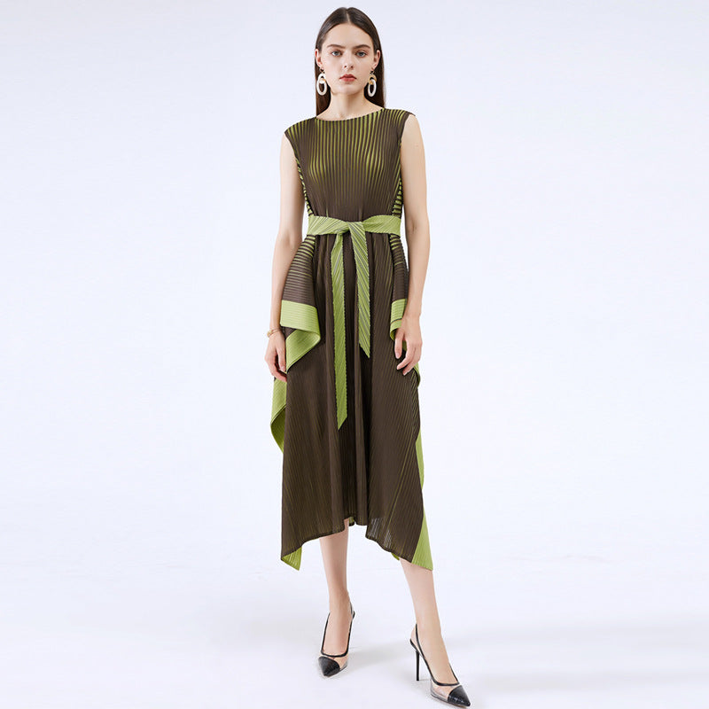 sleeveless pleated midi dress with contrast belt – Yameena