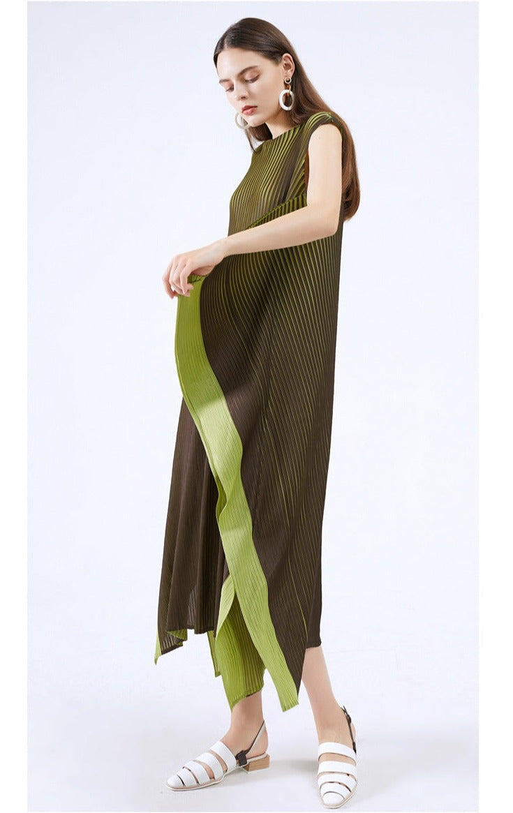 sleeveless pleated midi dress with contrast belt – Yameena