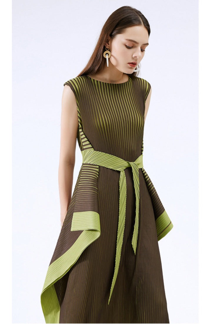 sleeveless pleated midi dress with contrast belt – Yameena