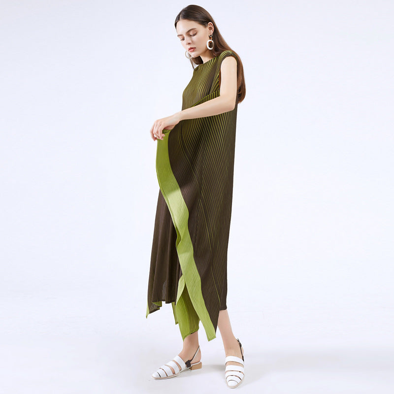 sleeveless pleated midi dress with contrast belt – Yameena