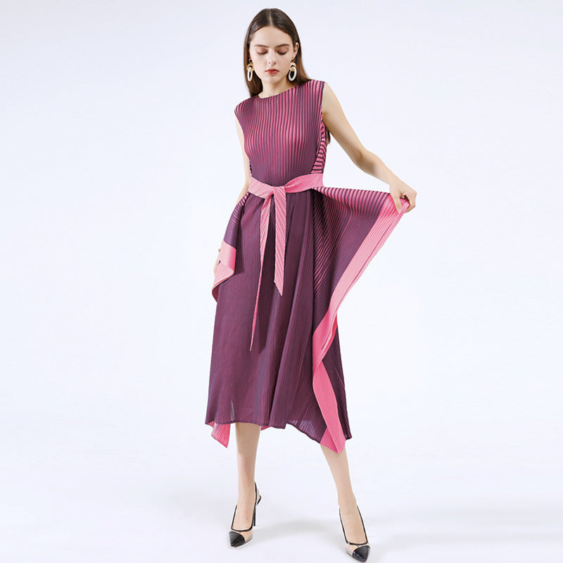 sleeveless pleated midi dress with contrast belt – Yameena