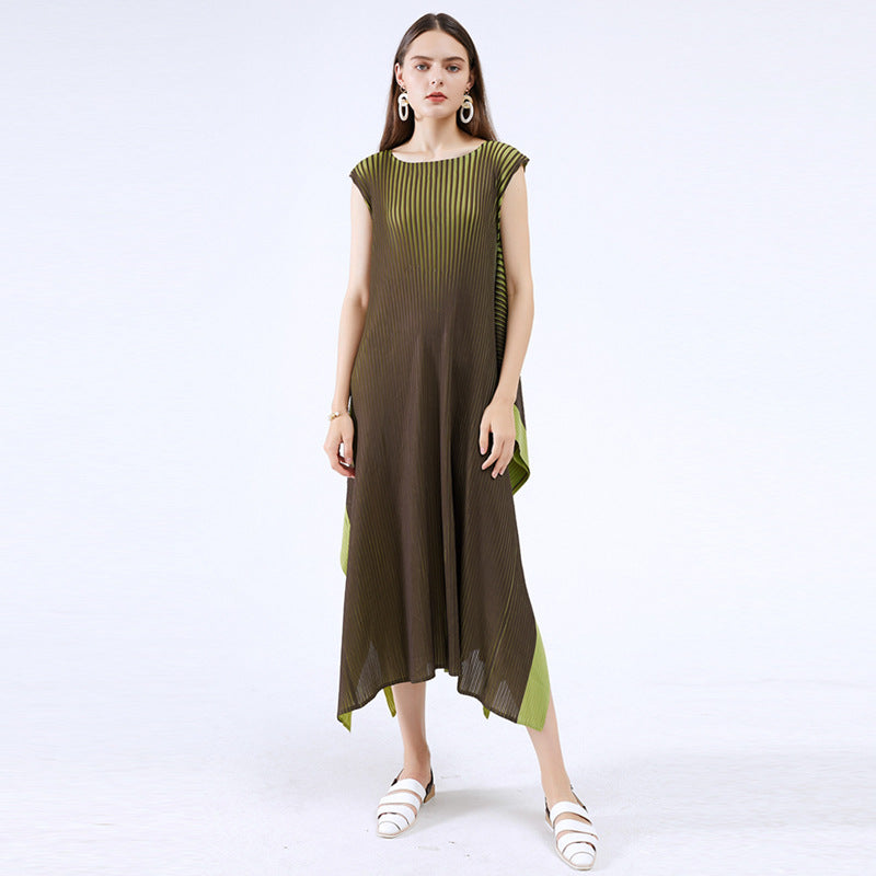 sleeveless pleated midi dress with contrast belt – Yameena