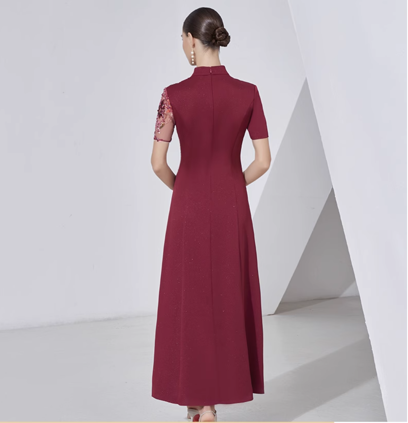 short-sleeve A-line dress with sequin embroidery - MARA