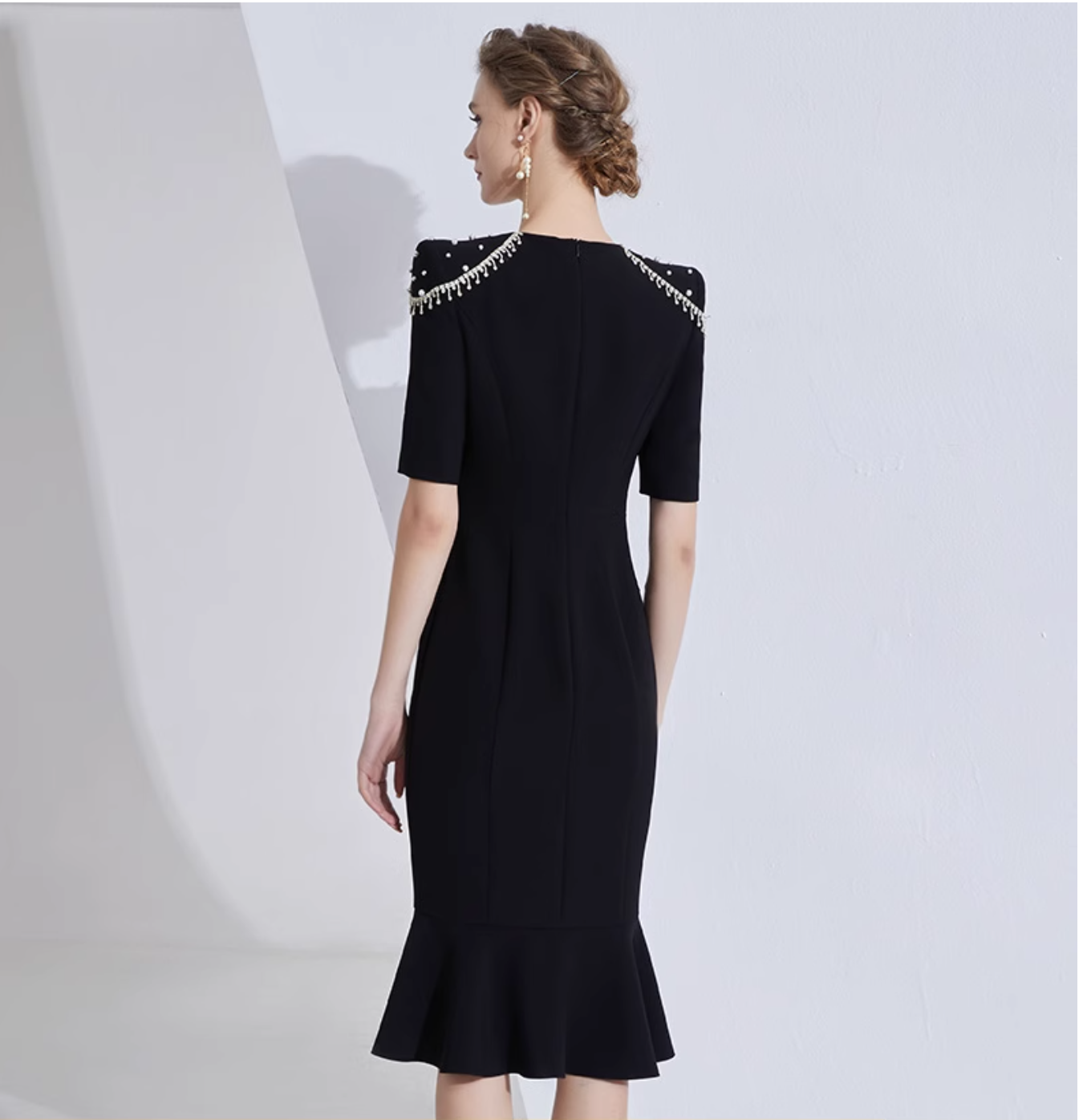 v-neck midi dress with pearl-embellished shoulders - NOIR