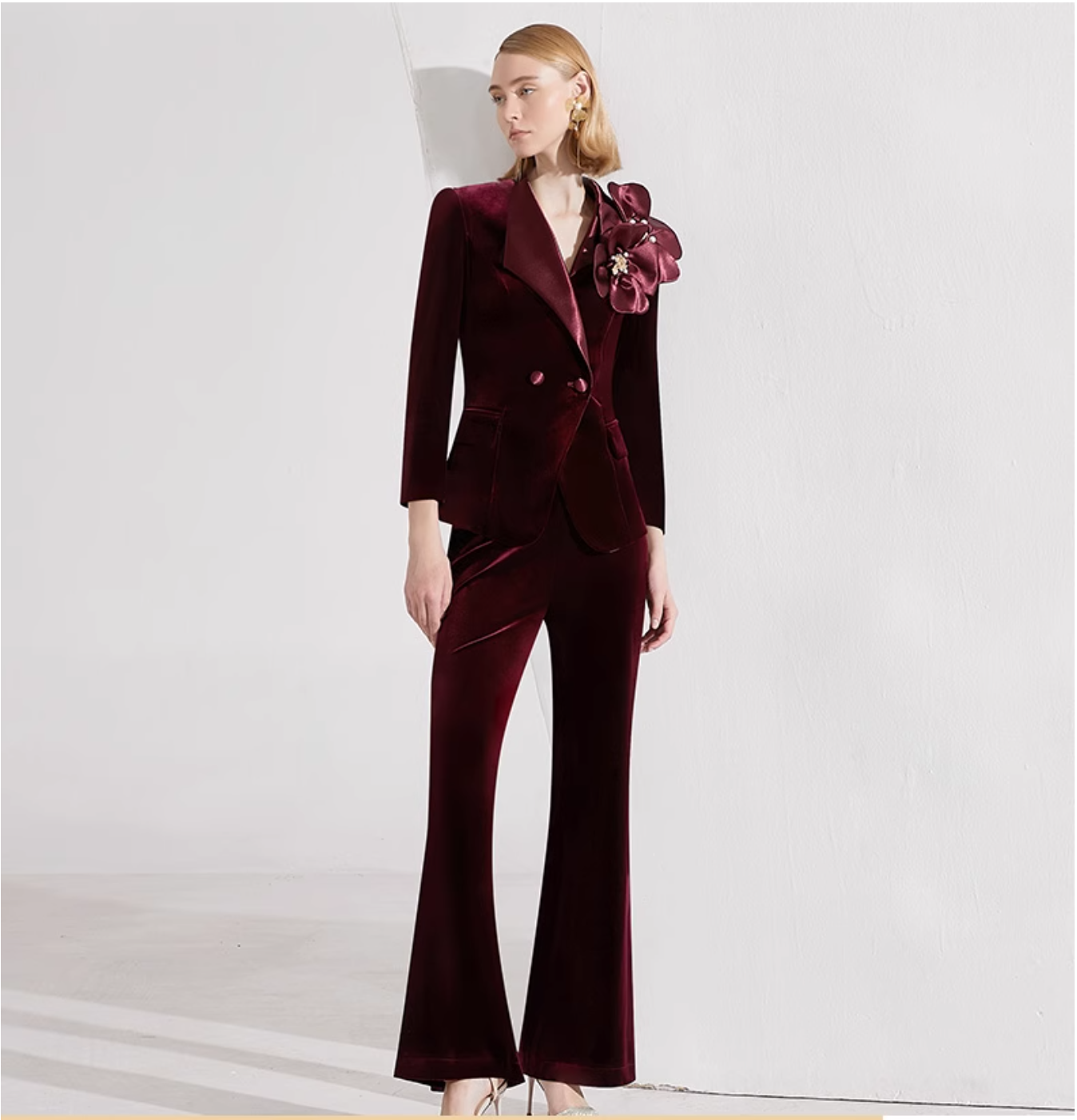 velvet flared pantsuit with oversized floral brooch – BORDEAUX