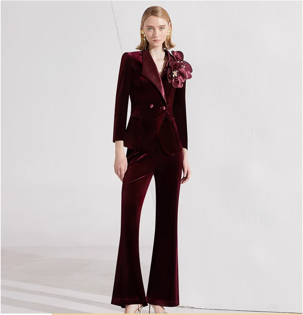 velvet flared pantsuit with oversized floral brooch – BORDEAUX