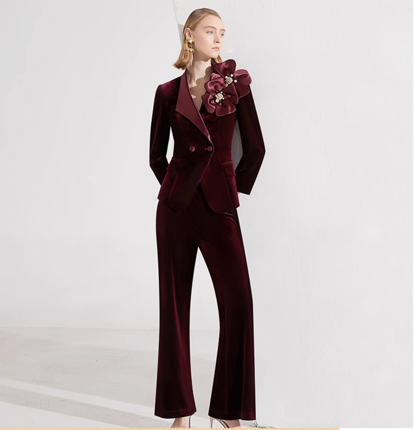 velvet flared pantsuit with oversized floral brooch – BORDEAUX