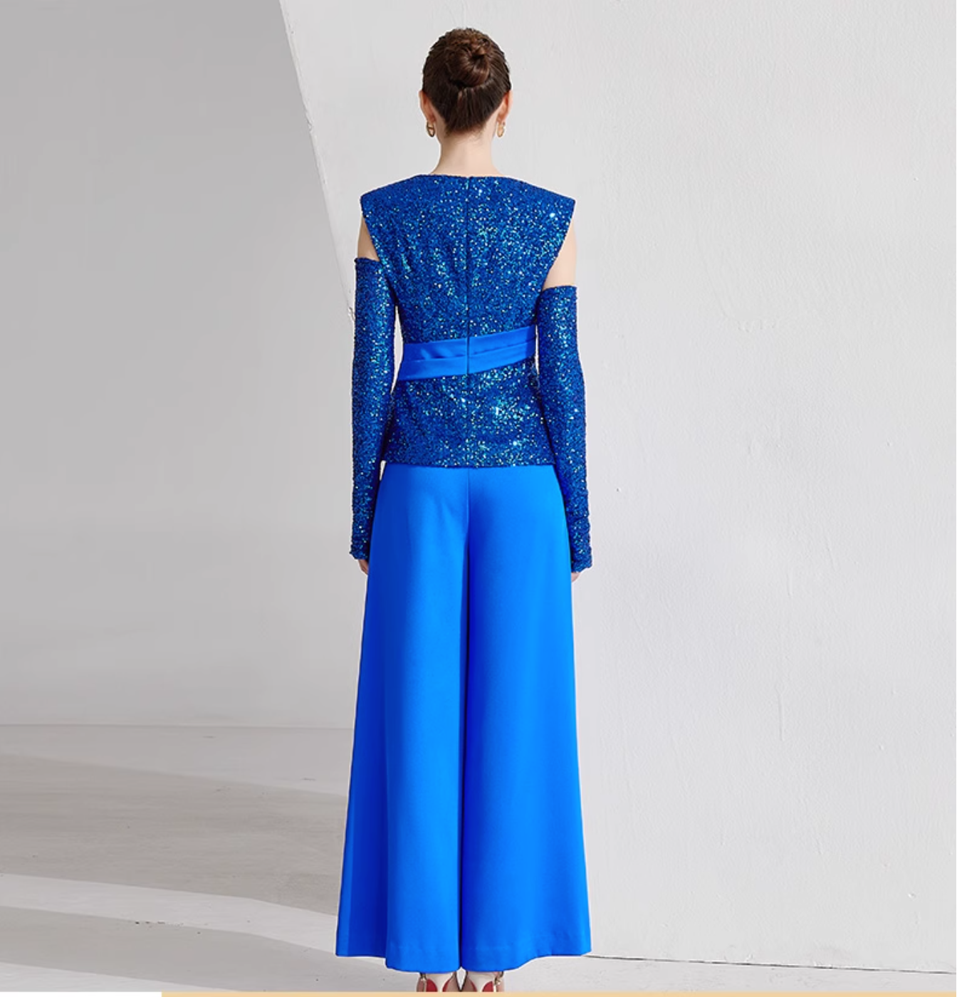 cold-shoulder glitter top with wide-leg pants – ELECTRA