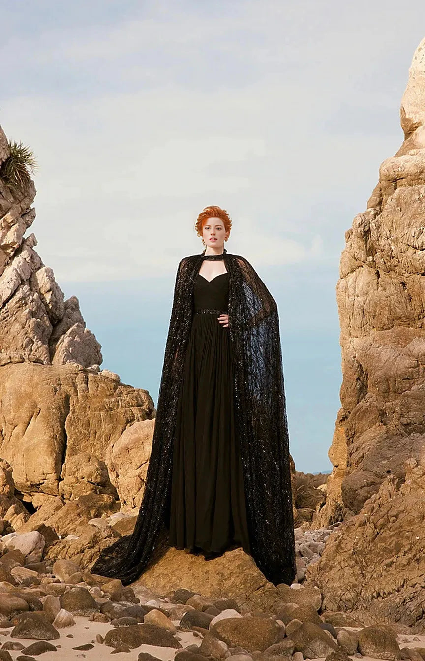 Strapless gown with floor-length lace cape – Moonie