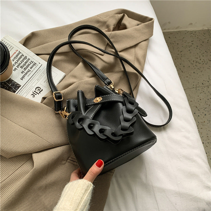 mini bucket bag with chain accent – LUNAIR