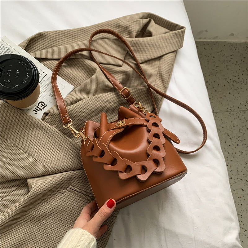 mini bucket bag with chain accent – LUNAIR