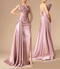One-shoulder satin gown with sculpted bodice and draped slit – MAUVE