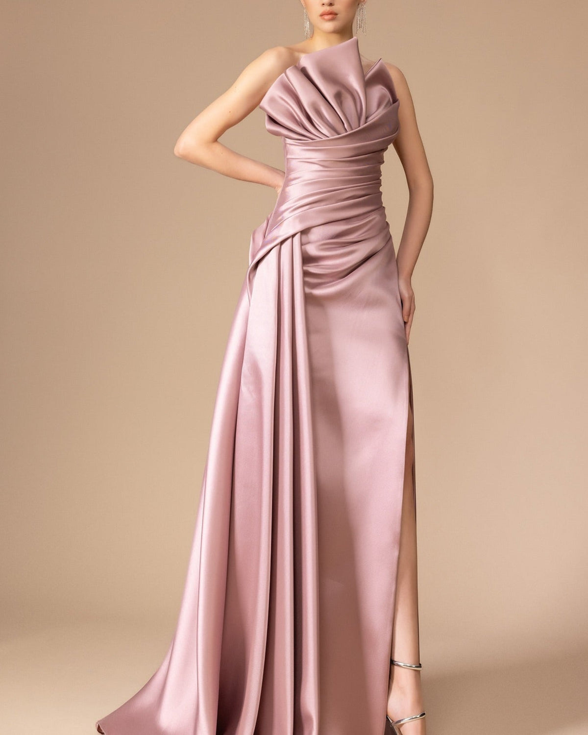 One-shoulder satin gown with sculpted bodice and draped slit – MAUVE