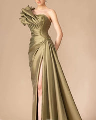 One-shoulder satin dress with sculpted ruffle and high slit – OLIVIA