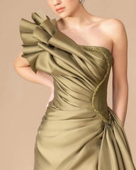 One-shoulder satin dress with sculpted ruffle and high slit – OLIVIA