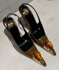 black patent slingback heels with emerald toe embellishment – ZARIA