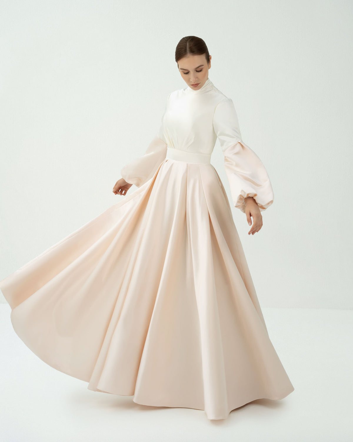 Puffed sleeves dress with maxi skirt