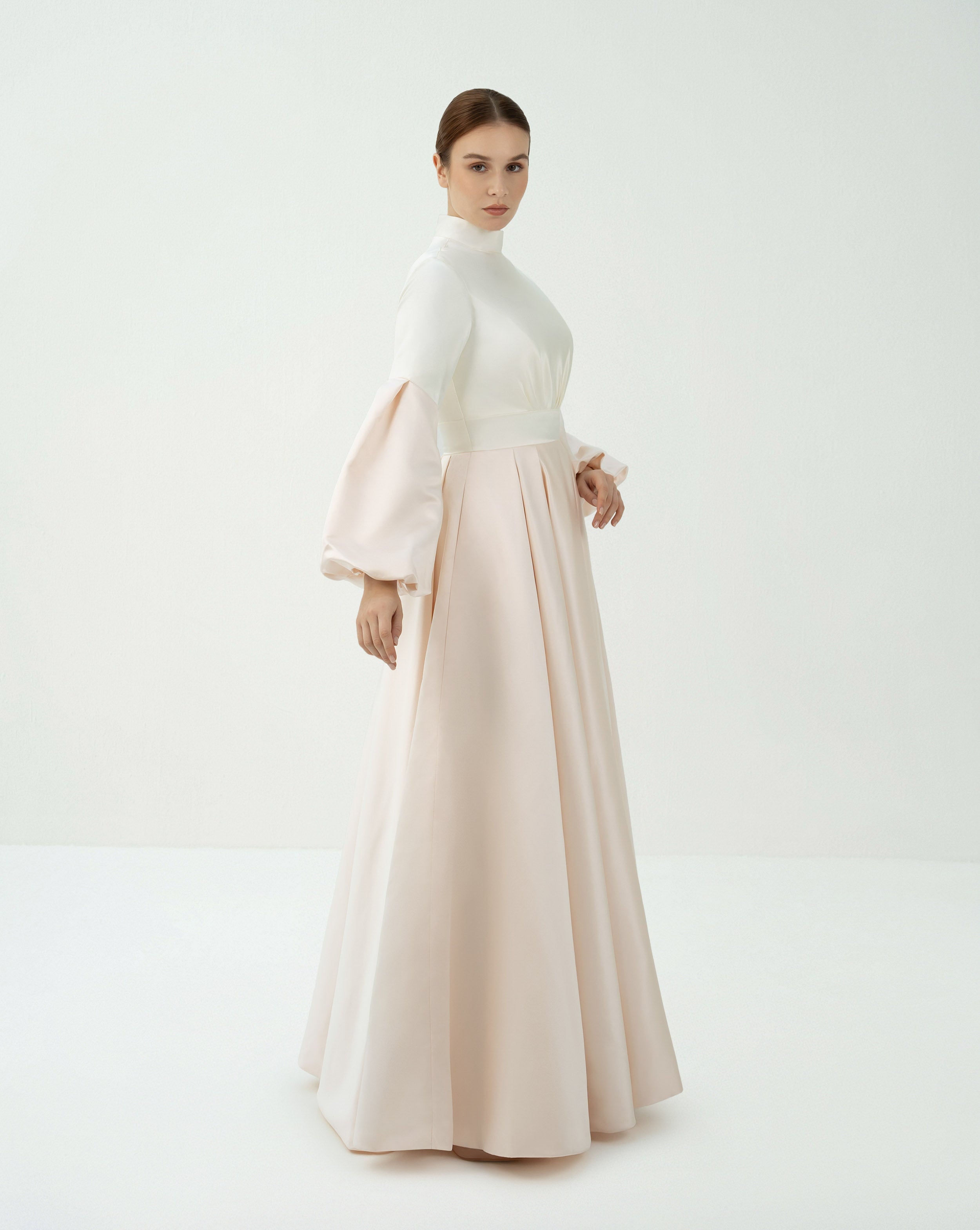 Puffed sleeves dress with maxi skirt