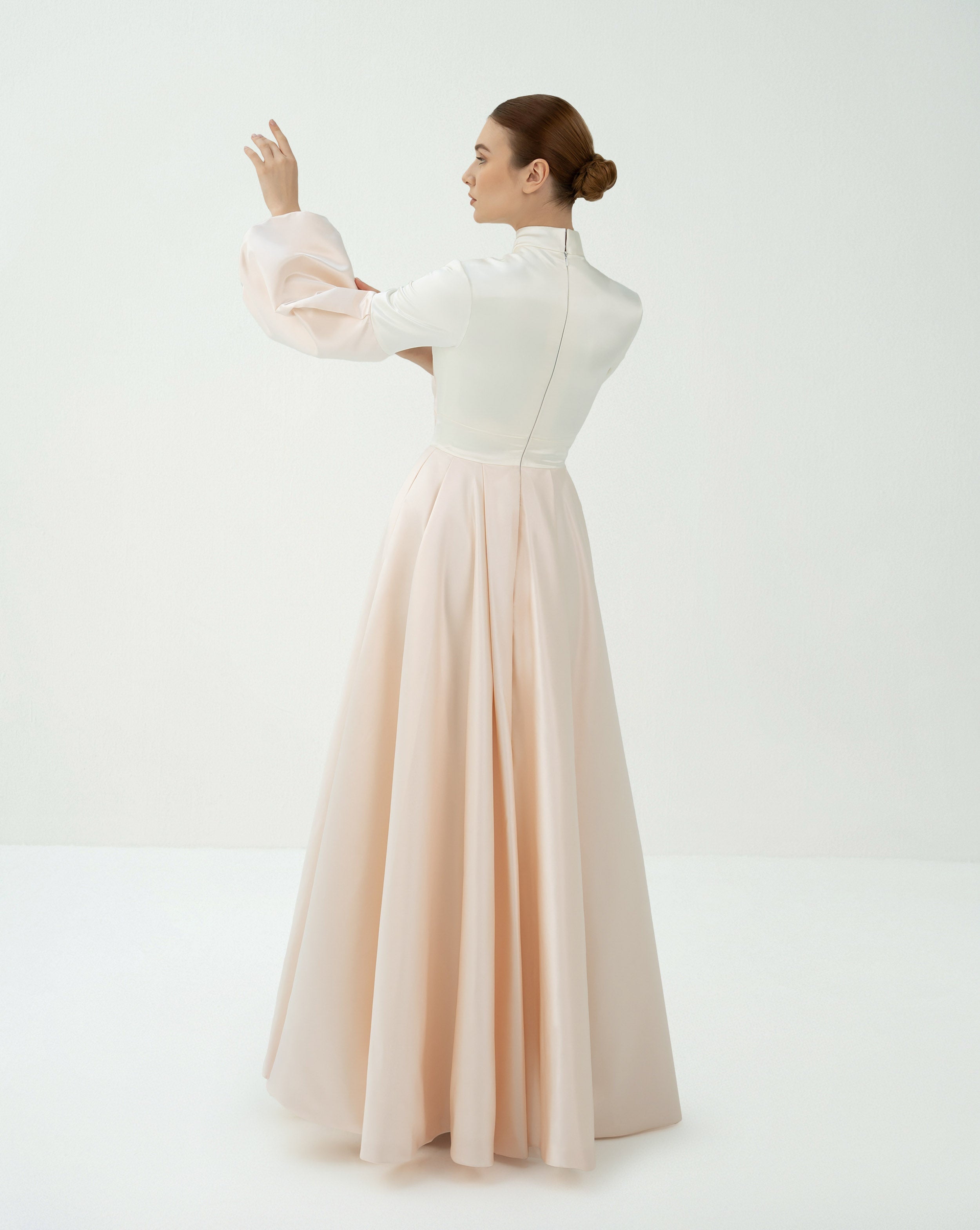 Puffed sleeves dress with maxi skirt