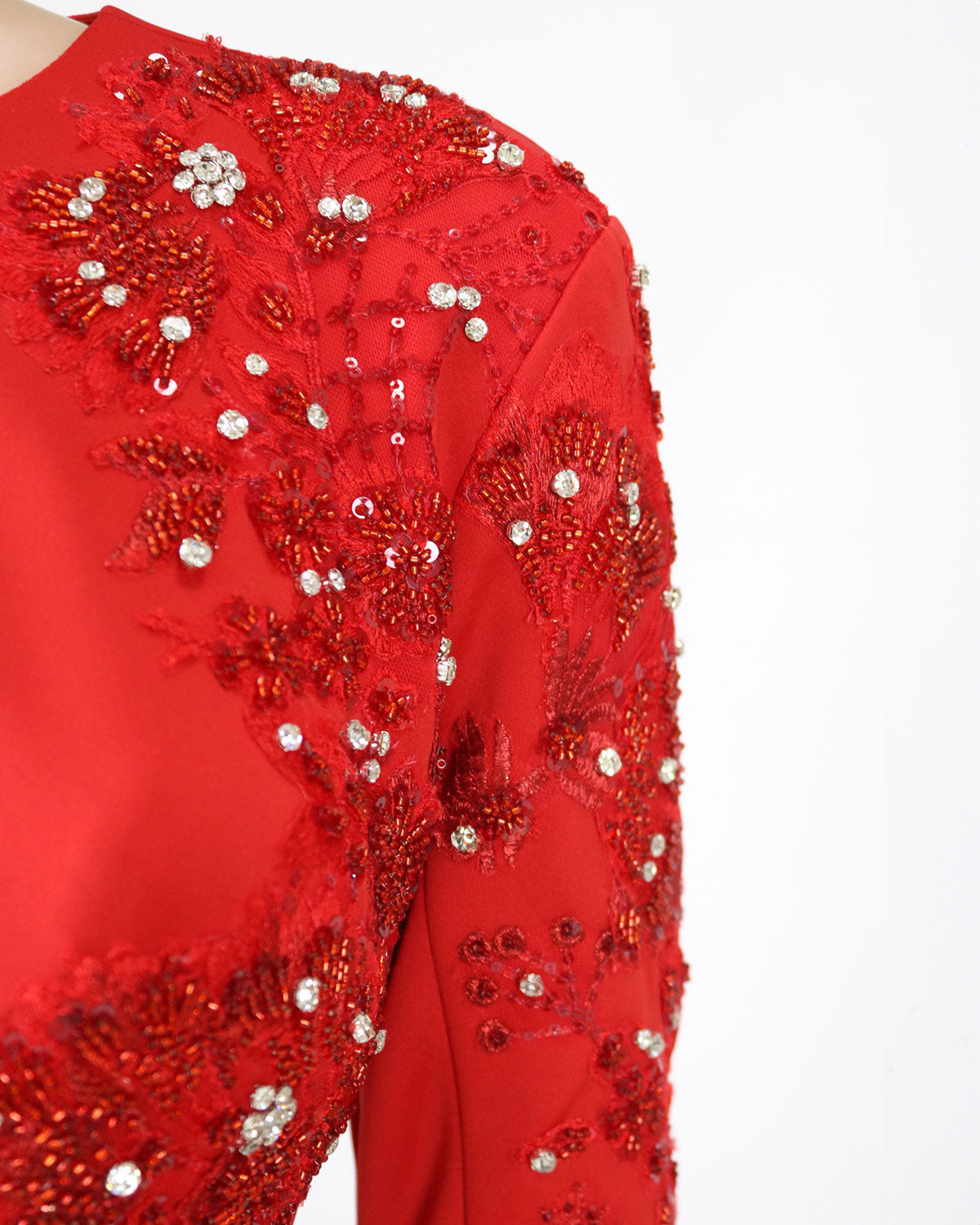 Sequined red dress with front neckline
