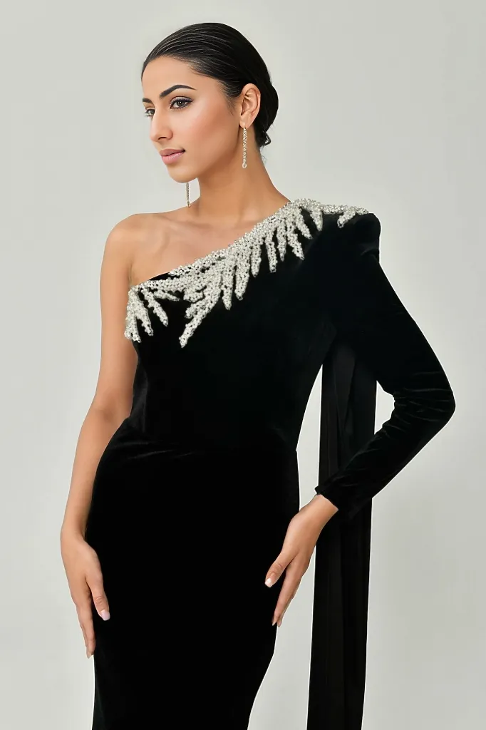 one-shoulder velvet gown with crystal embellishment – Aschi