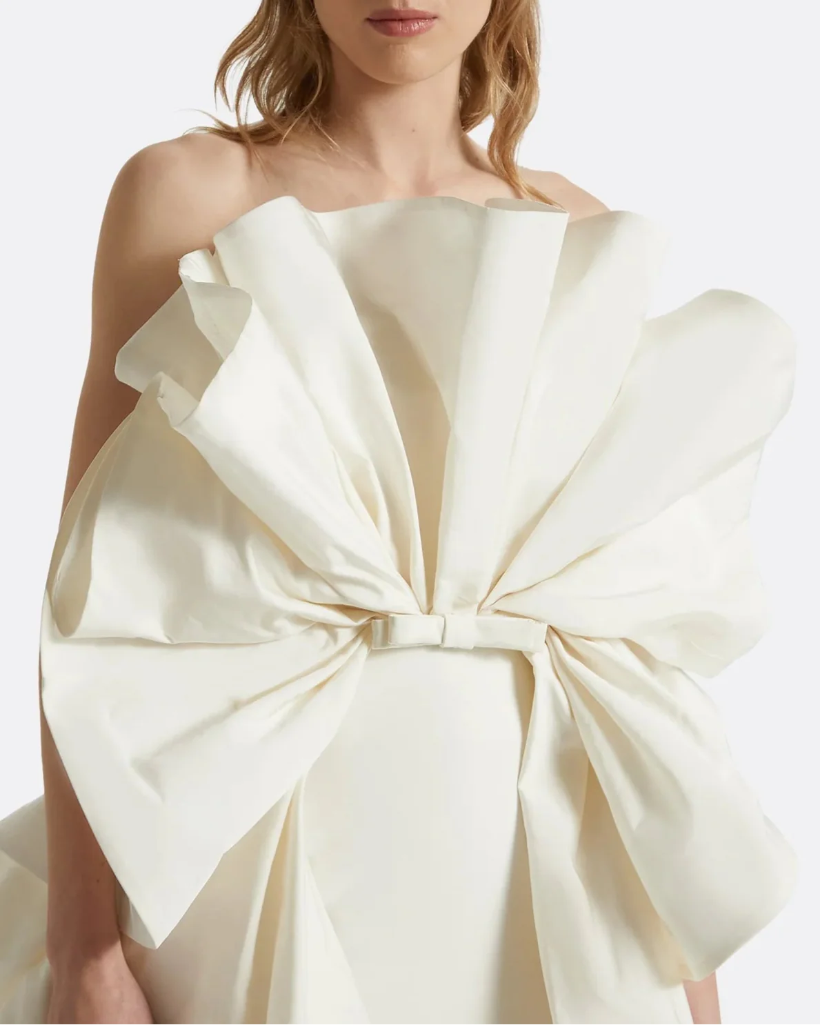 Strapless gown with oversized bow and tiered train - Susan