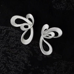 Sculptural looped earrings with layered ribbon texture - Irlino