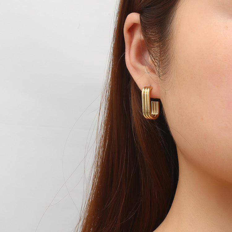 Ribbed U-shaped hoop earrings in gold & silver – Nasqa