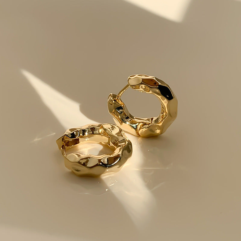 Chunky molten hoop earrings in hammered metal finish - Luxana