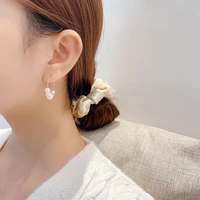 gold hoop earrings with graduated pearls – SENA