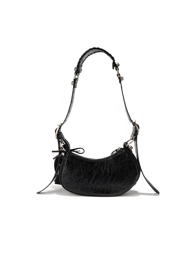 ruched shoulder bag with heart-shaped charm - ASTRIDY