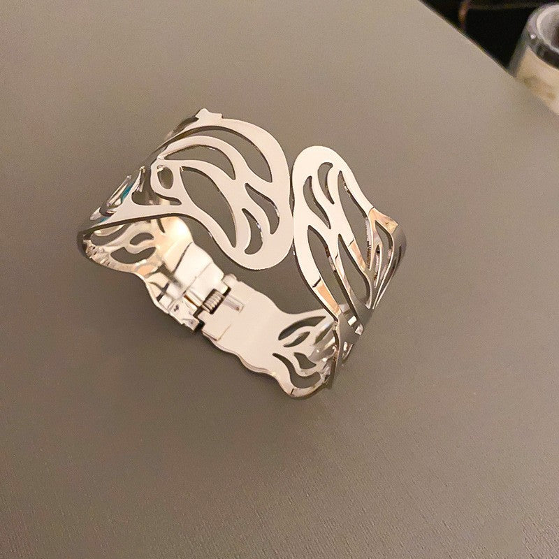 cutout flame cuff bracelet in polished gold – NYRIA