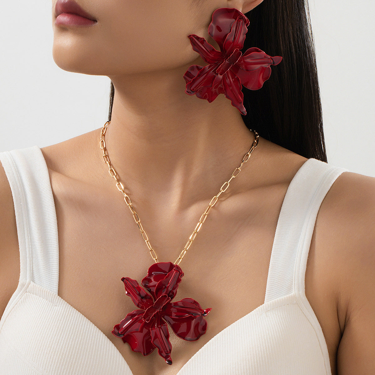 Lacquered floral necklace and earring set in sculpted red - Werti