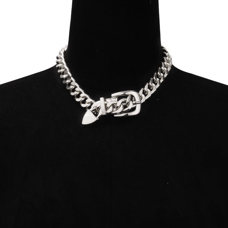 Chunky chain choker with buckle and heart pendant - Bebzi