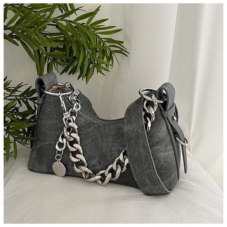 velvet baguette shoulder bag with silver chain detail – SIENNA