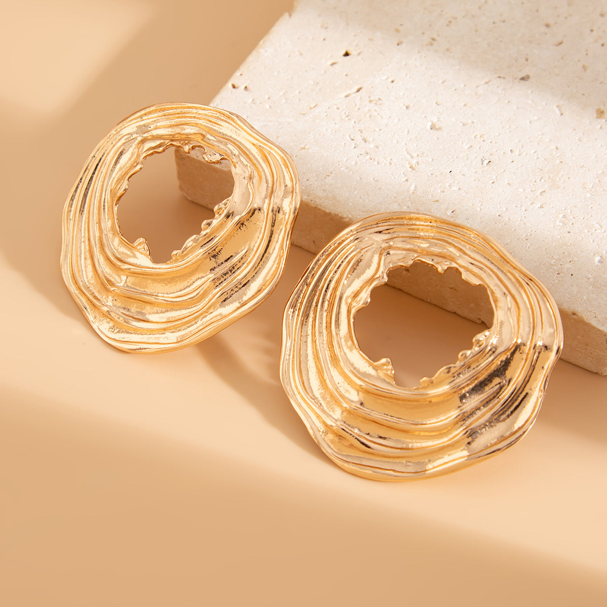 Textured open-circle earrings with sculptural ripples - Limali