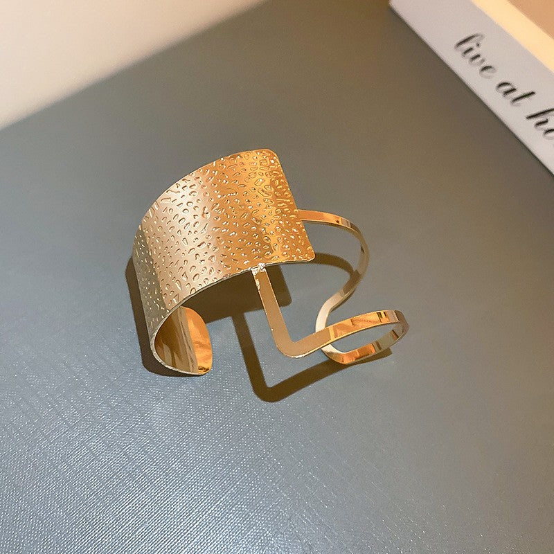 open-cut cuff bracelet in mirror gold bands – VIRELLE