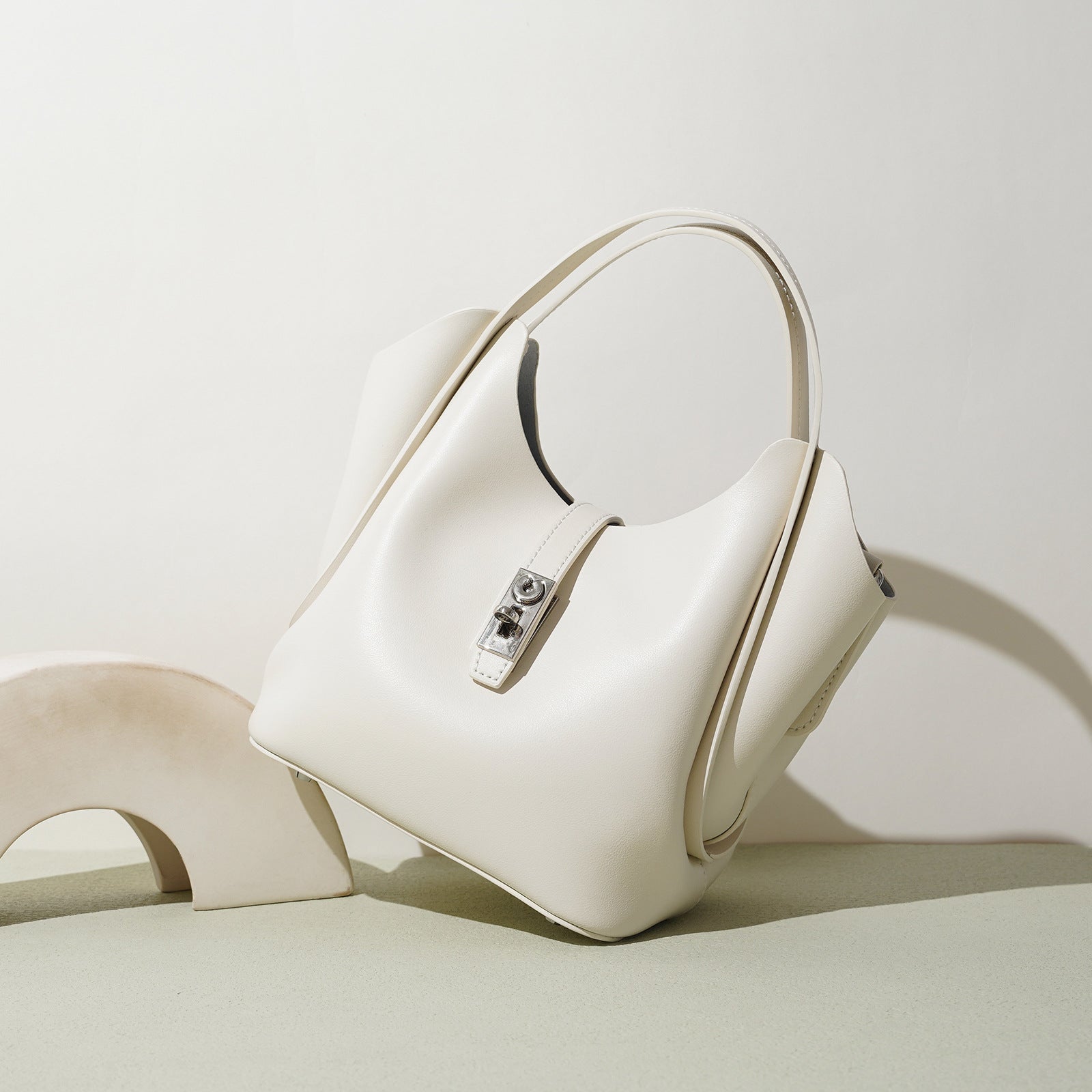 structured tote with silver turn-lock – IVORYN