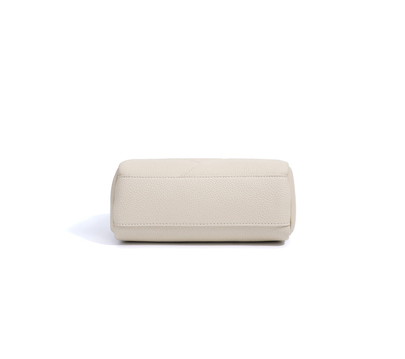 curved shoulder bag with contrast charm detail – MIIRA