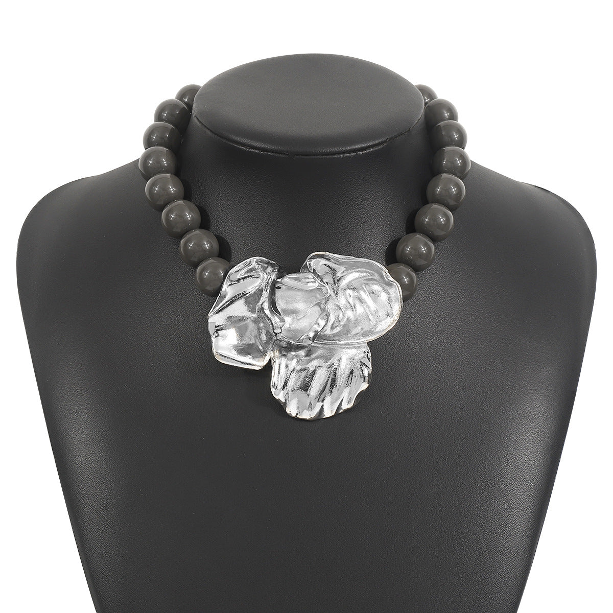 chunky beaded necklace with sculpted flower pendant – AZRAX