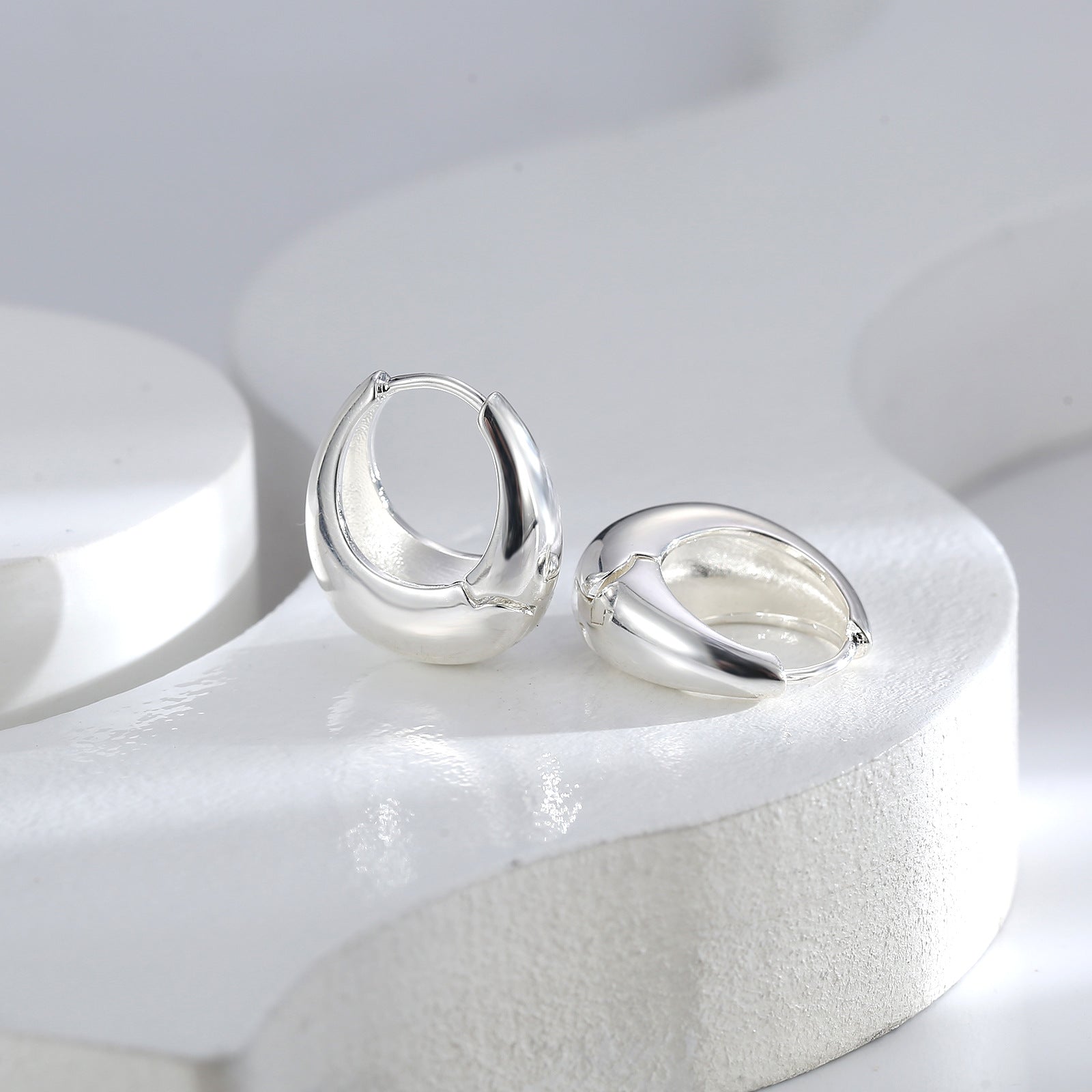 Teardrop hoop earrings with glossy finish – Needry
