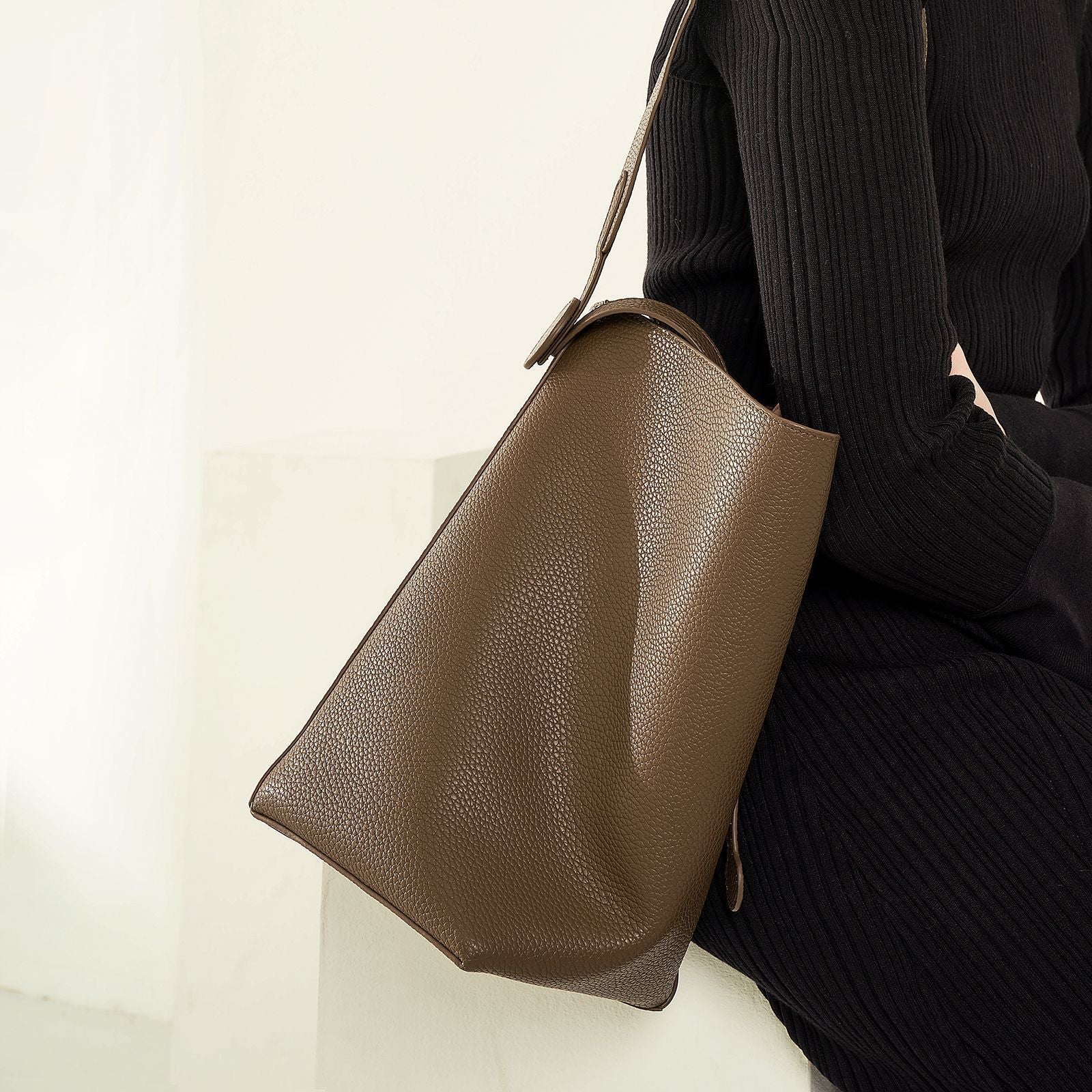 tall leather bucket bag with circular tab – OLIVE