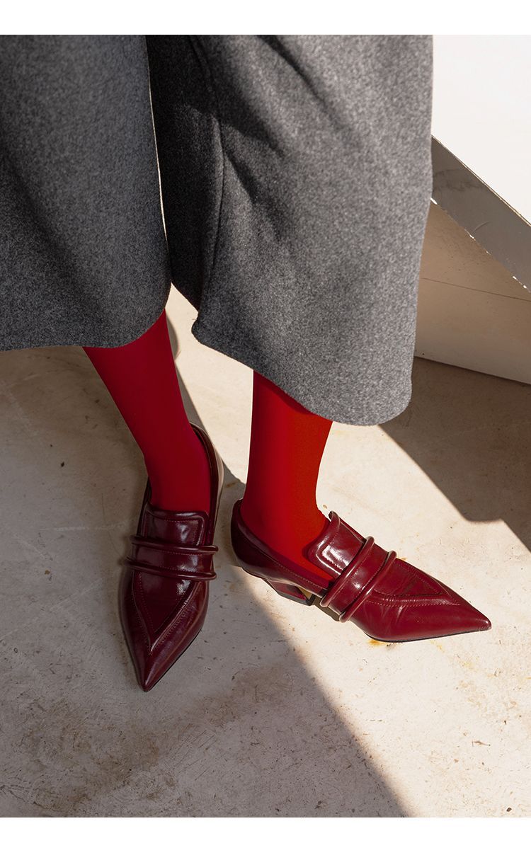 patent pointed loafers with double strap detail – VITTORIA