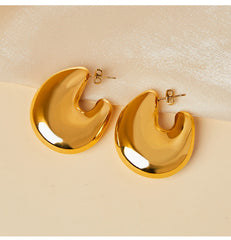 Chunky crescent-shaped hoop earring with high-shine finish - Vandi