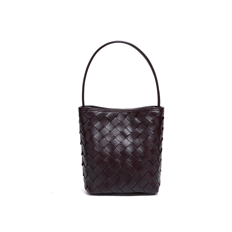 woven bucket tote in oxblood – MILA