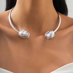 Open collar necklace with baroque pearl ends – Niksil