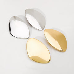 Asymmetric leaf-shaped metal earring with high polish finish – Elindu