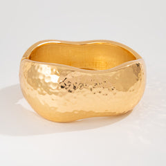 hammered gold cuff bracelet with bold curve – TERRA