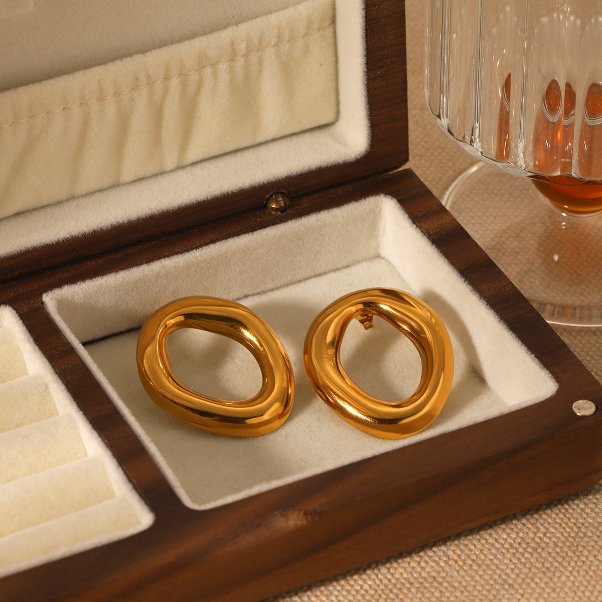 Open oval hoop earrings with high-polish finish - Lisadi