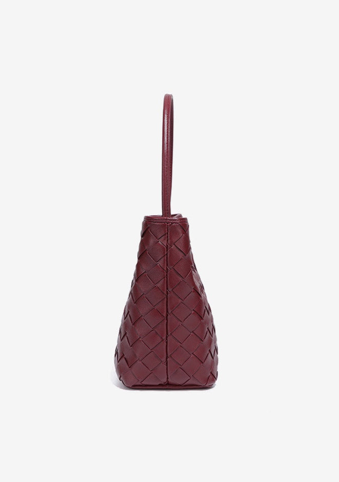 woven bucket tote in oxblood – MILA
